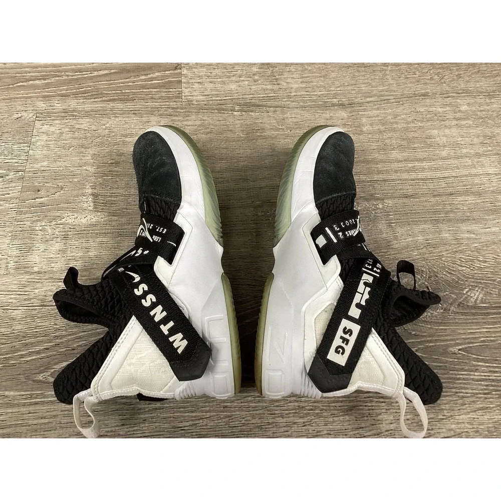 Nike LeBron Soldier Black White Size 5.5Y Sneakers AA1352-005 Basketball Shoes